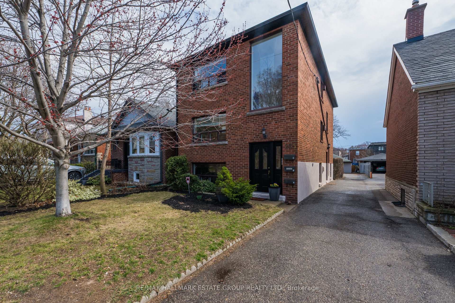 225 Woodville Avenue, Danforth / East York, ON M4J 2R4 - Photo 1
