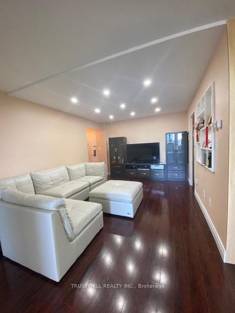 1 Massey Square Unit 519, Danforth / East York, ON M4C 5L4 - Photo 1