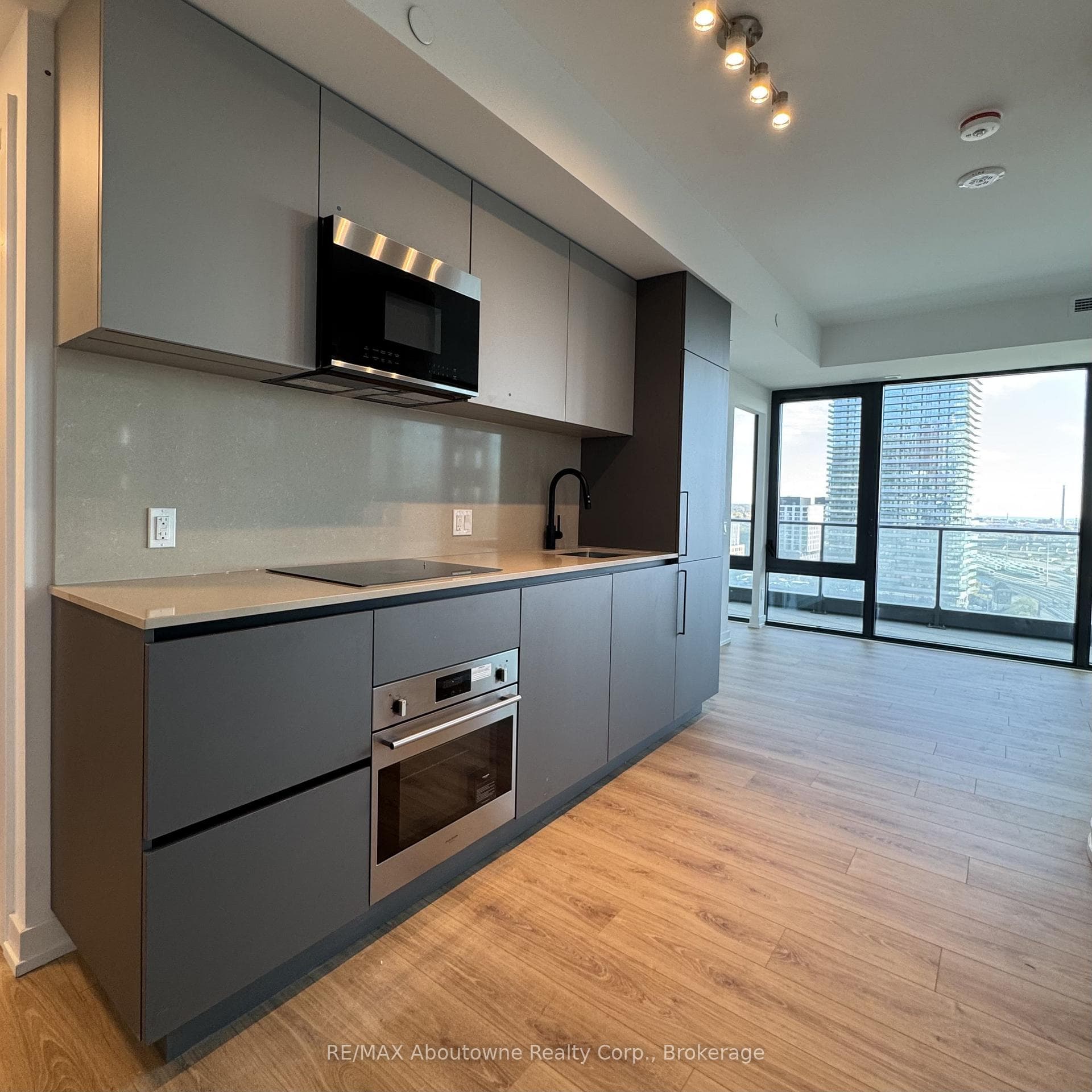 35 Parliament Street Unit 1602, Toronto C08