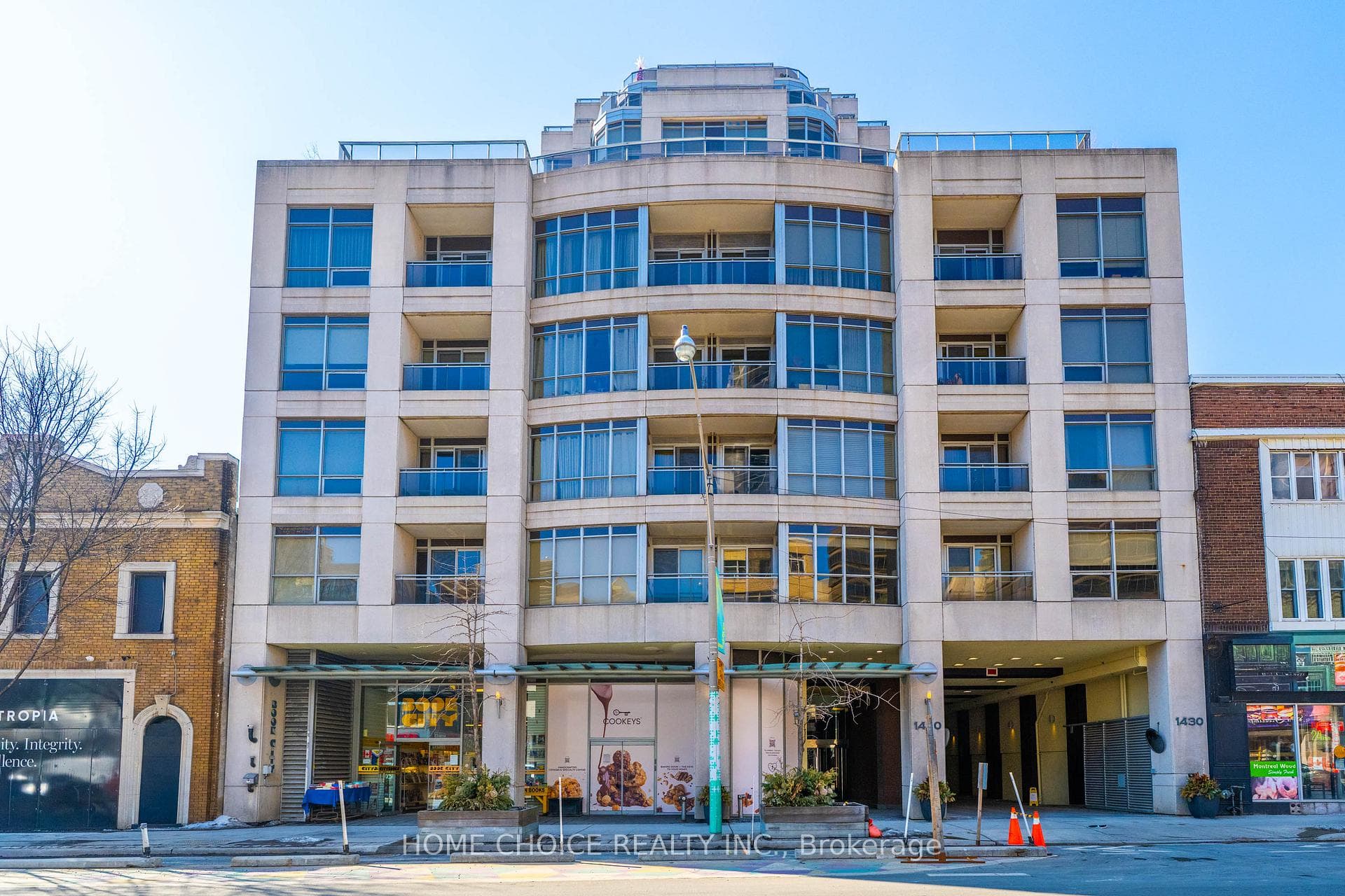 1430 Yonge Street Unit 411, Annex / Yorkville / Summerhill, ON M4T 1Y6 - Photo 1