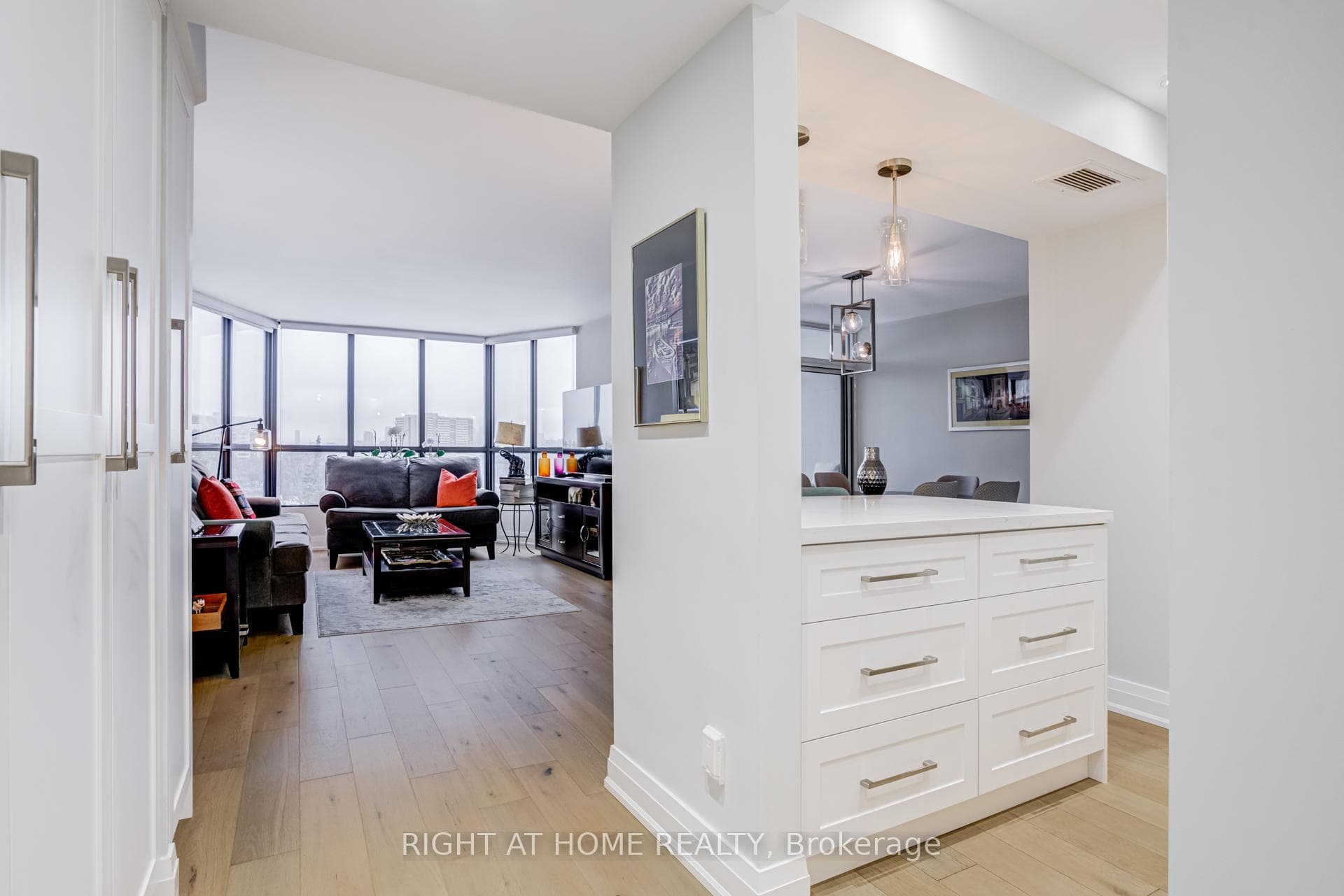 1333 Bloor Street Unit 606, Mississauga, ON L4Y 3T6 - Photo 1