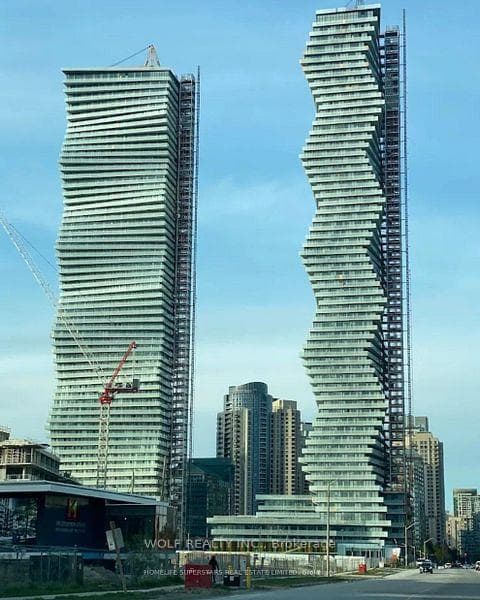 448 Burnhamthorpe Road Unit TH106, Mississauga, ON L5B 0M3 - Photo 1