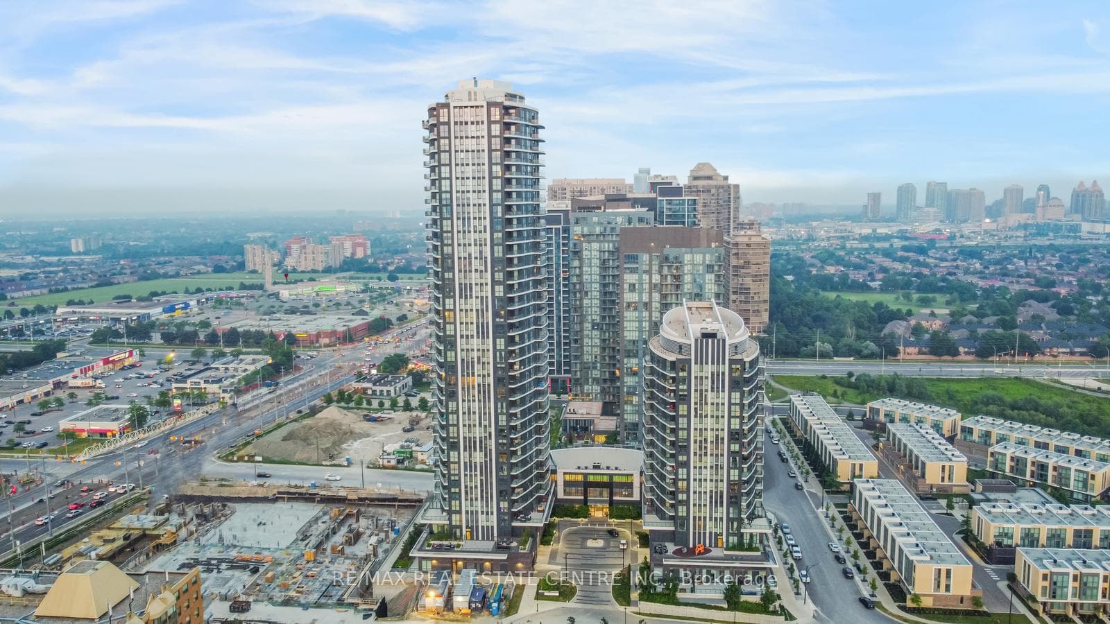 35 Watergarden Drive Unit 2917, Mississauga, ON L5R 1B2 - Photo 1