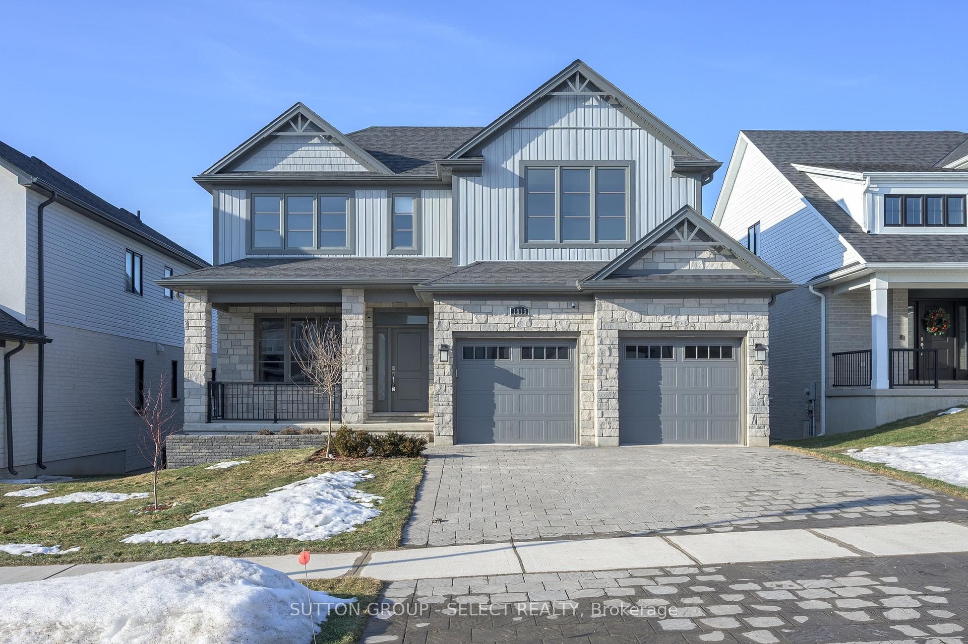 Covered front porch - beautiful curb appeal
