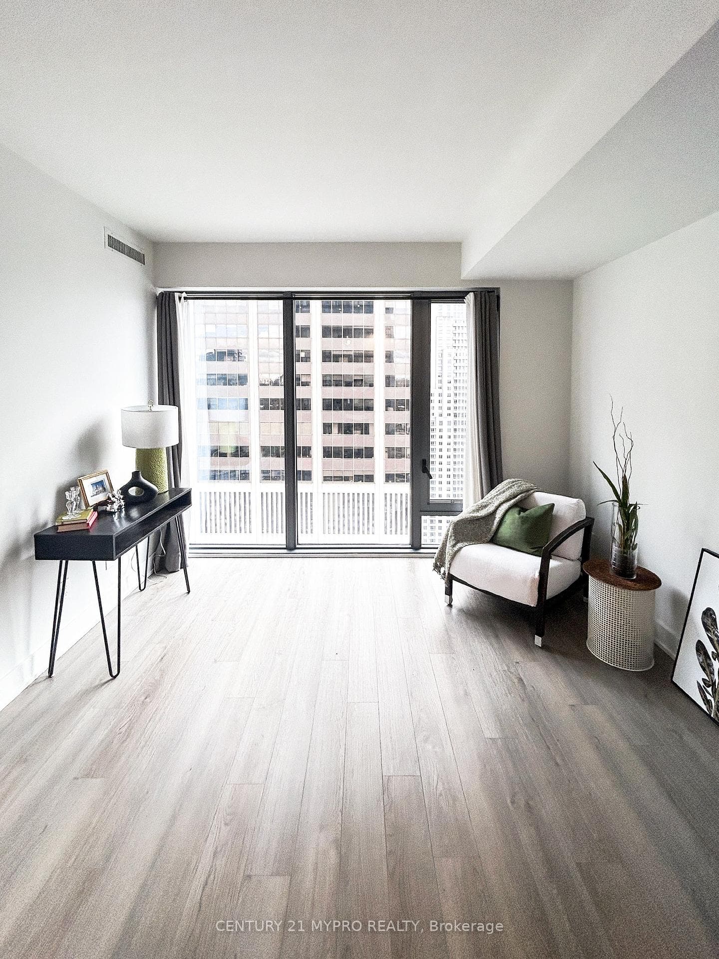 8 Cumberland Street Unit 3104, Annex / Yorkville / Summerhill, ON M4W 0B6 - Photo 1