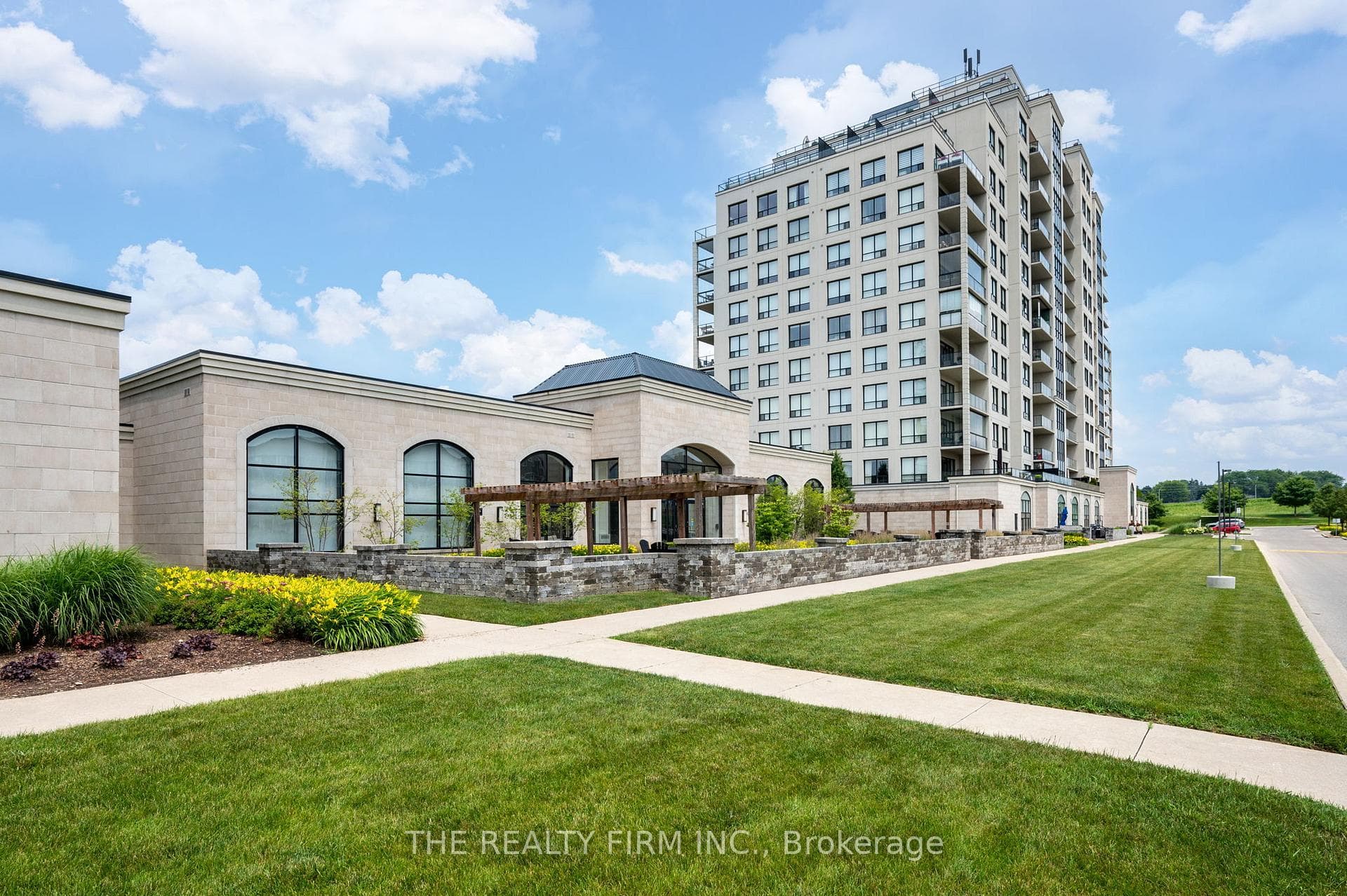 240 Villagewalk Boulevard Unit 1304, London North