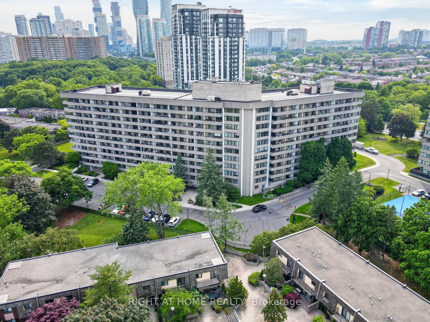 1320 Mississauga Valley Boulevard Unit 806, Mississauga, ON L5A 3S9 - Photo 1