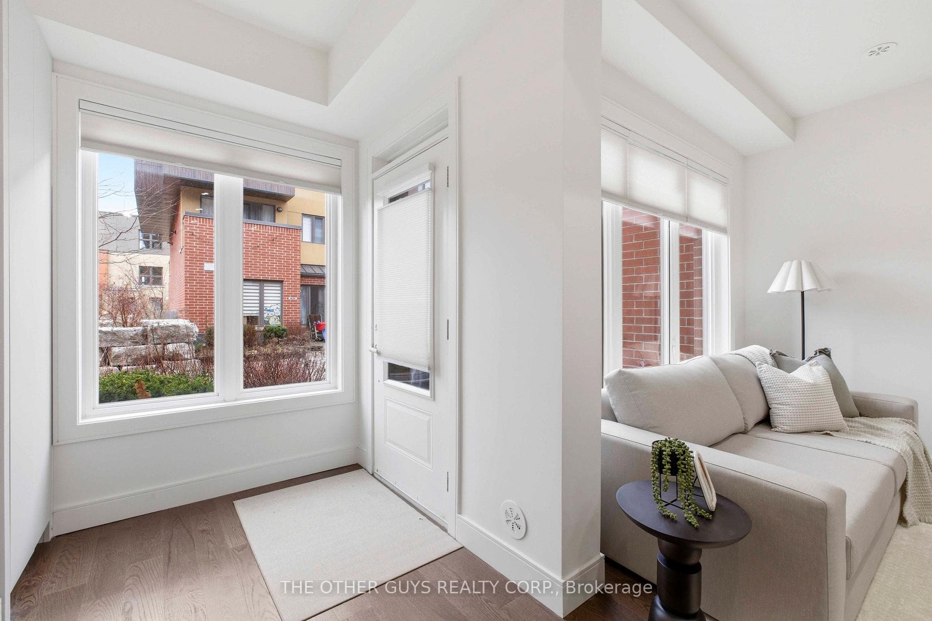 9R Clintwood Gate Unit 18, Don Mills / Parkwoods / Victoria Village, ON M3A 0A8 - Photo 1