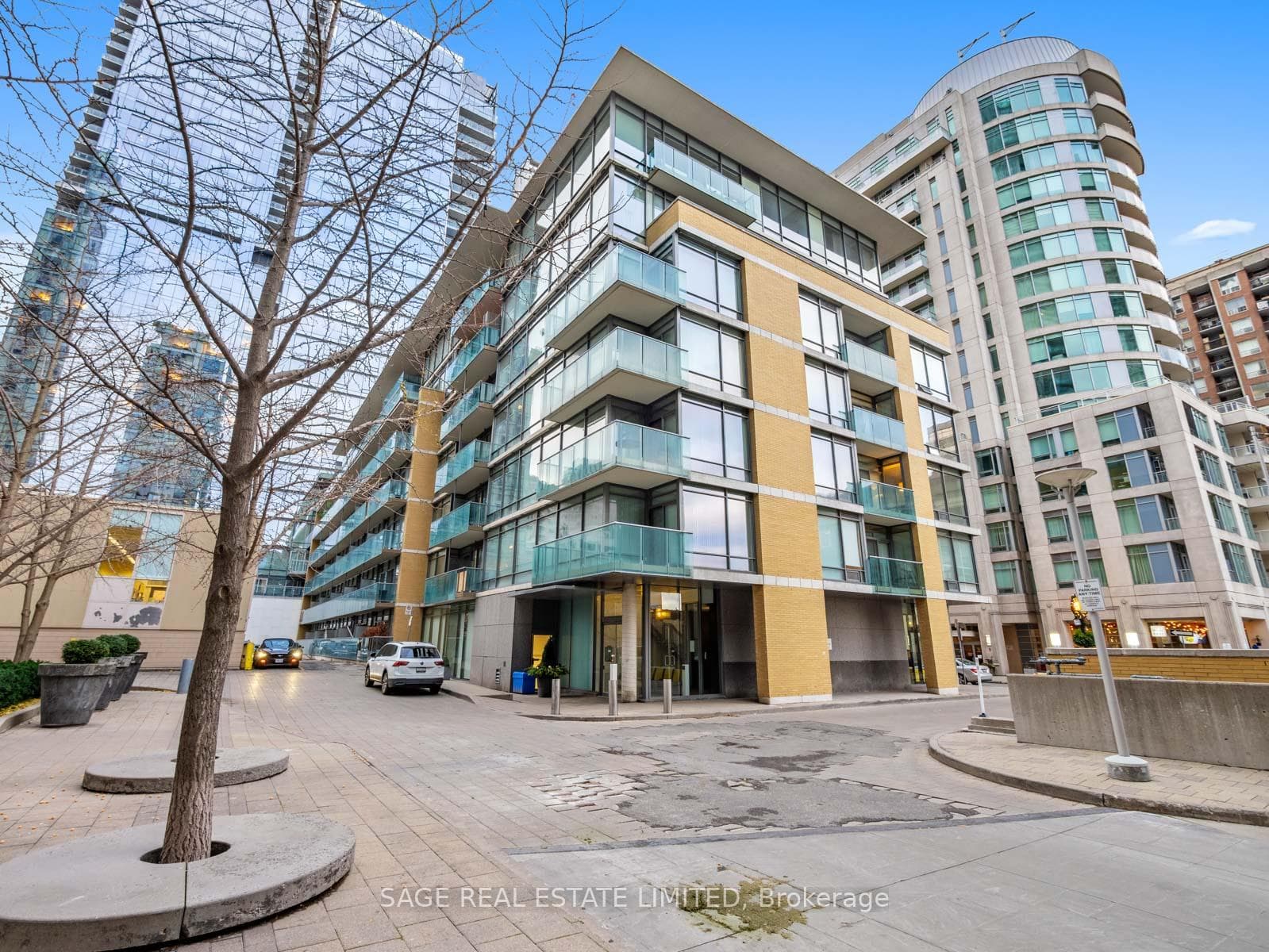21 Scollard Street Unit 608, Annex / Yorkville / Summerhill, ON M5R 1G1 - Photo 1