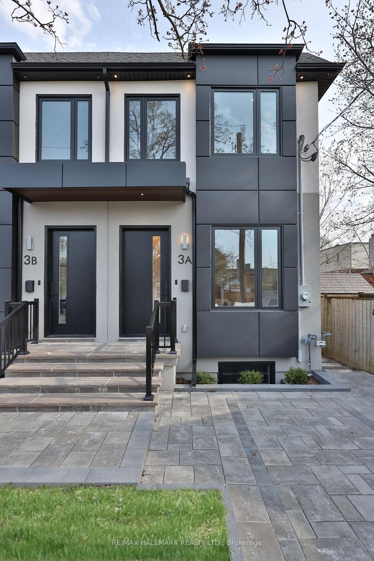 3A Linton Avenue, Birch Cliff / Cliffside