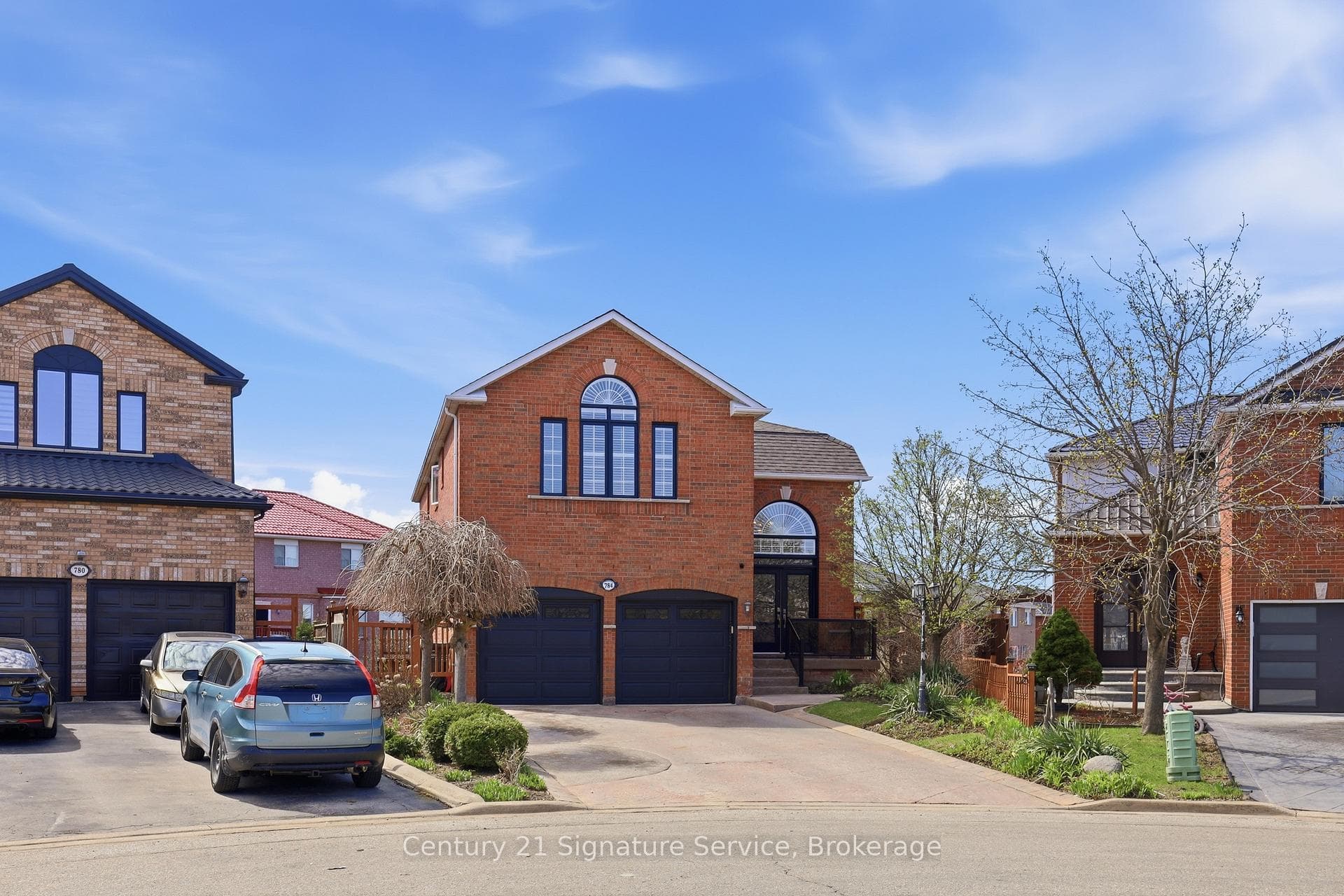 784 Avonshire Court, Mississauga, ON L5V 2P2 - Photo 1