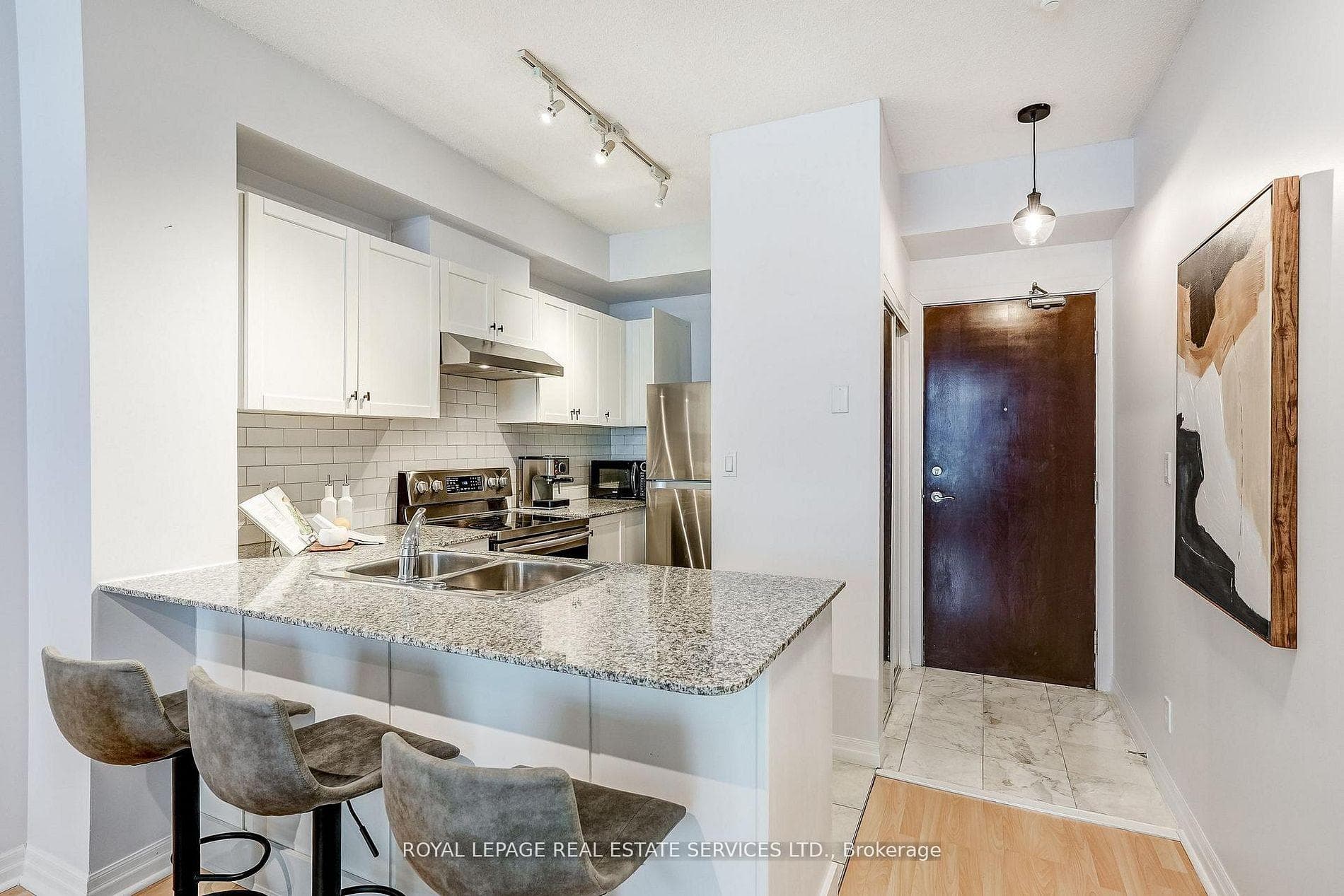 1359 Rathburn Road Unit 1106, Mississauga, ON L4W 5P7 - Photo 1
