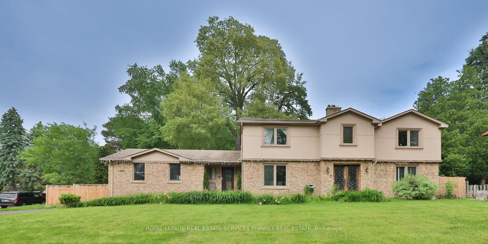 386 Pinetree Way, Mississauga, ON L5G 2V6 - Photo 1