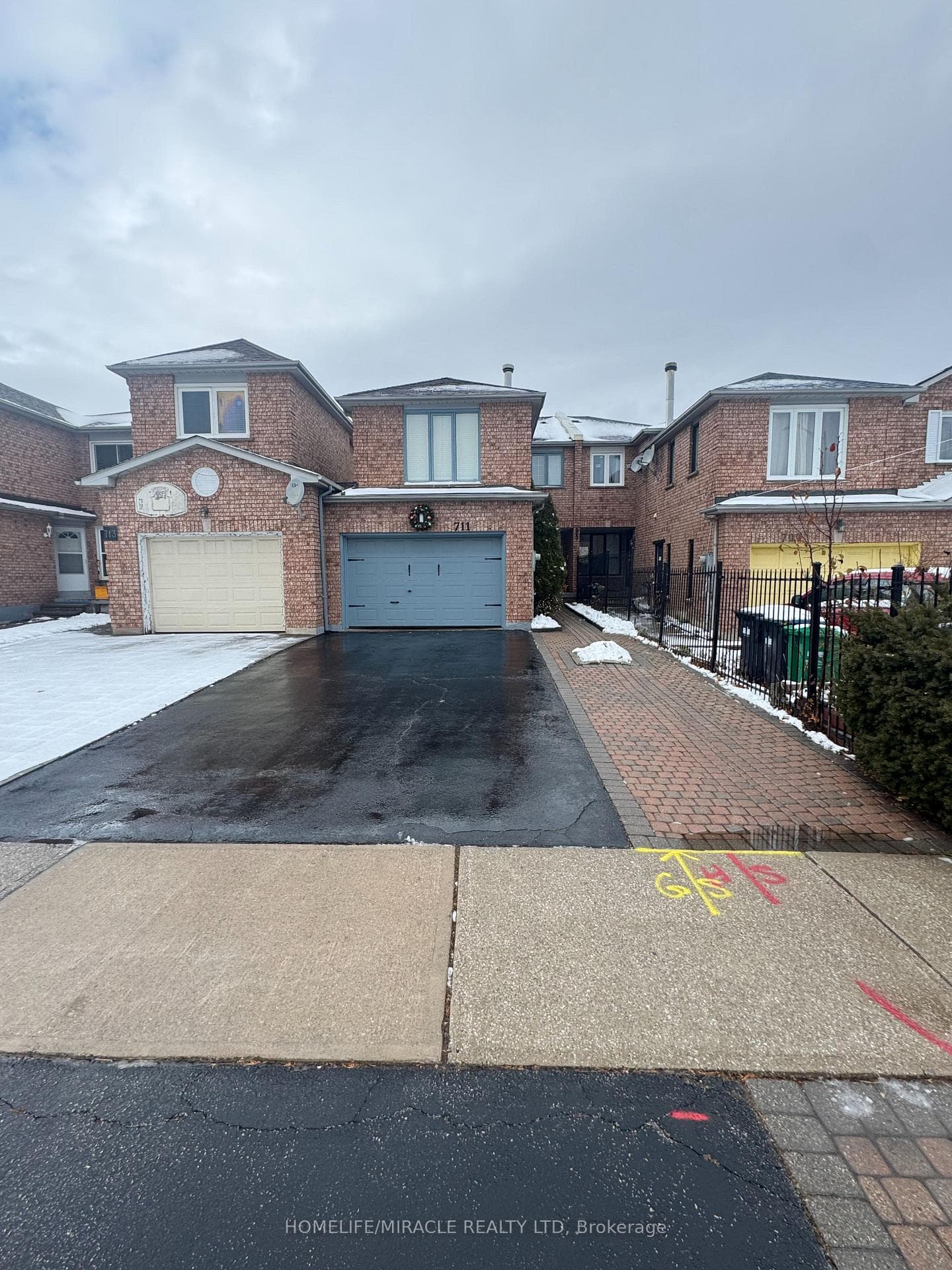 711 Ashprior Avenue, Mississauga, ON L5R 3N8 - Photo 1