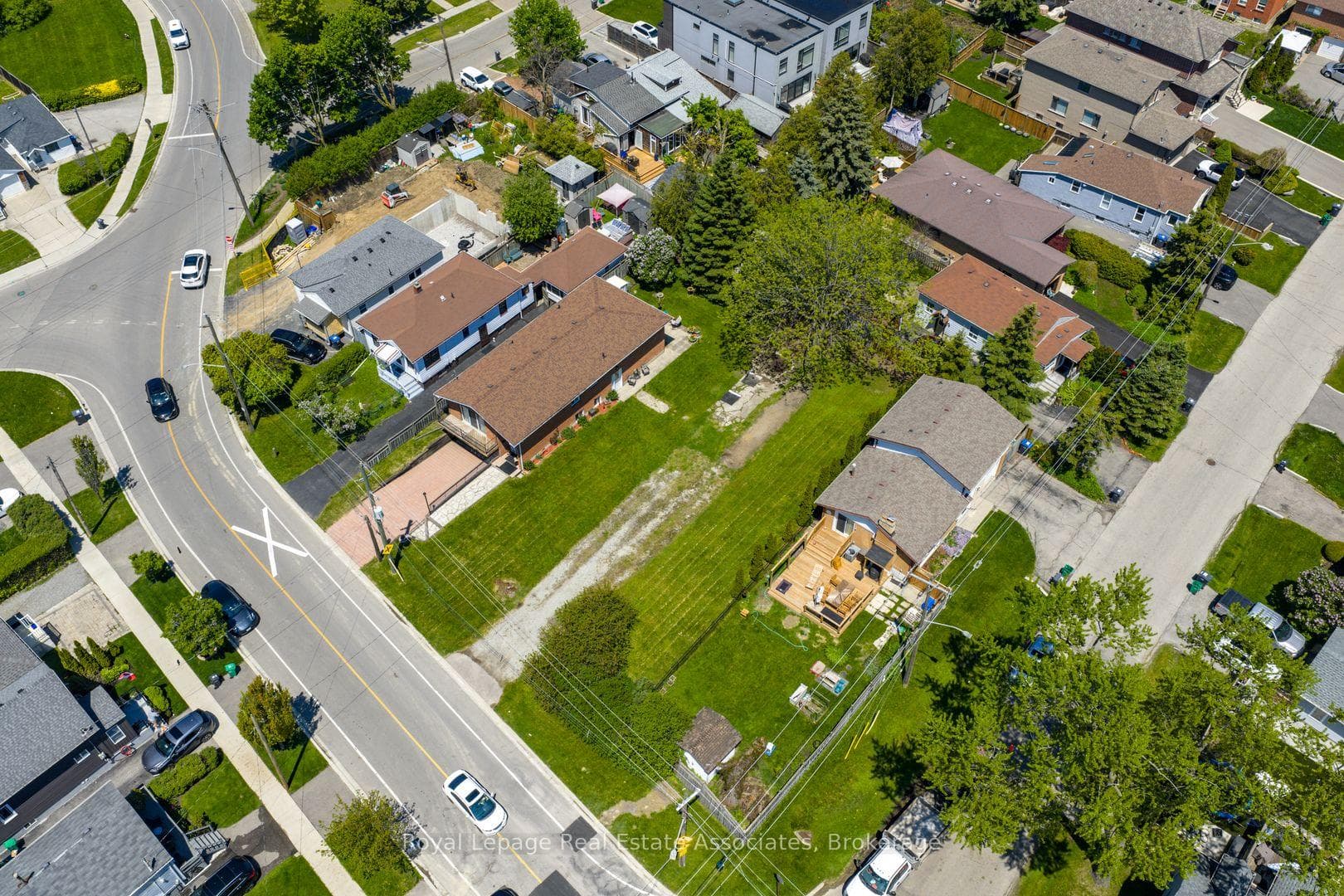 1063 Alexandra Avenue, Mississauga, ON L5E 2A1 - Photo 1