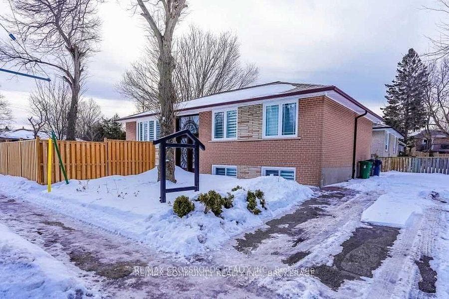 105 Brimorton Drive Unit Main, Scarborough (West Hill / Highland Creek), ON M1P 3Z8 - Photo 1