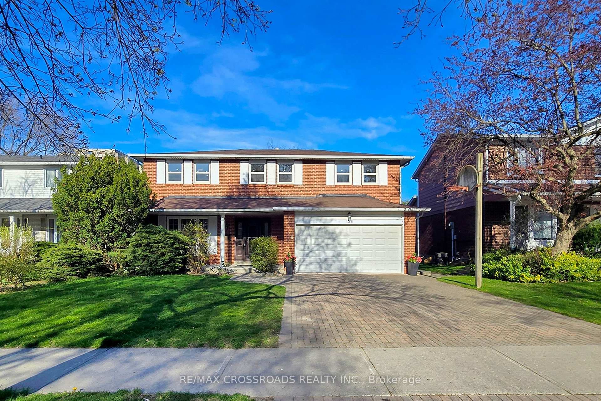 128 Abbeywood Trail, Don Mills / Parkwoods / Victoria Village, ON M3B 3B5 - Photo 1