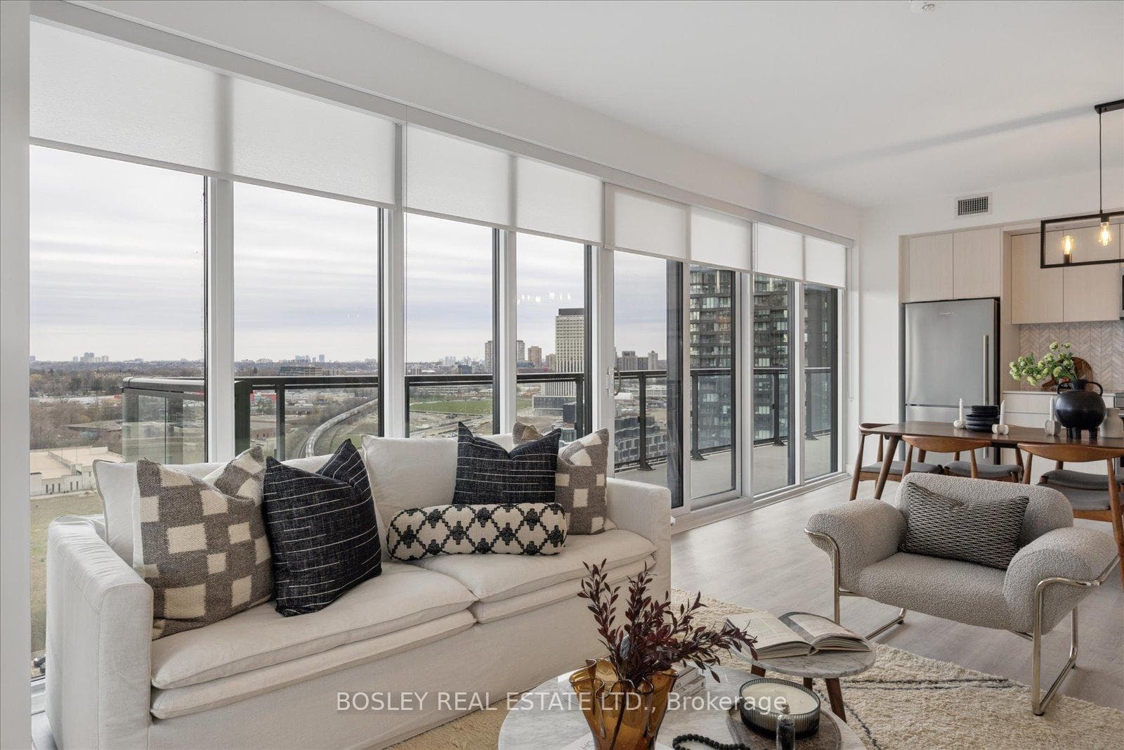 30 Inn On The Park Drive Unit 1603, Don Mills / Parkwoods / Victoria Village, ON M3C 0P7 - Photo 1