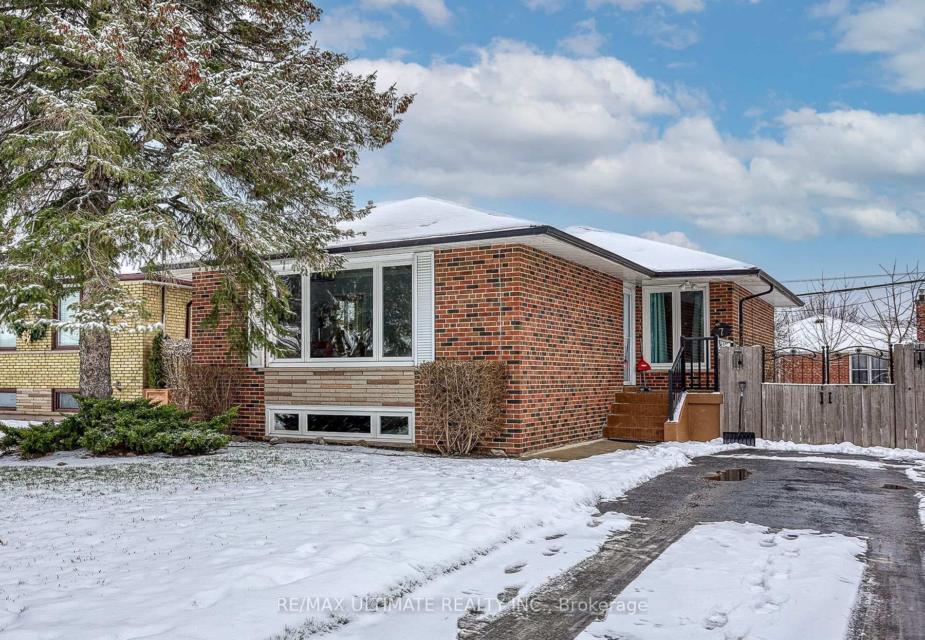7 Chopin Avenue, Dorset Park / Kennedy Park, ON M1K 2W3 - Photo 1