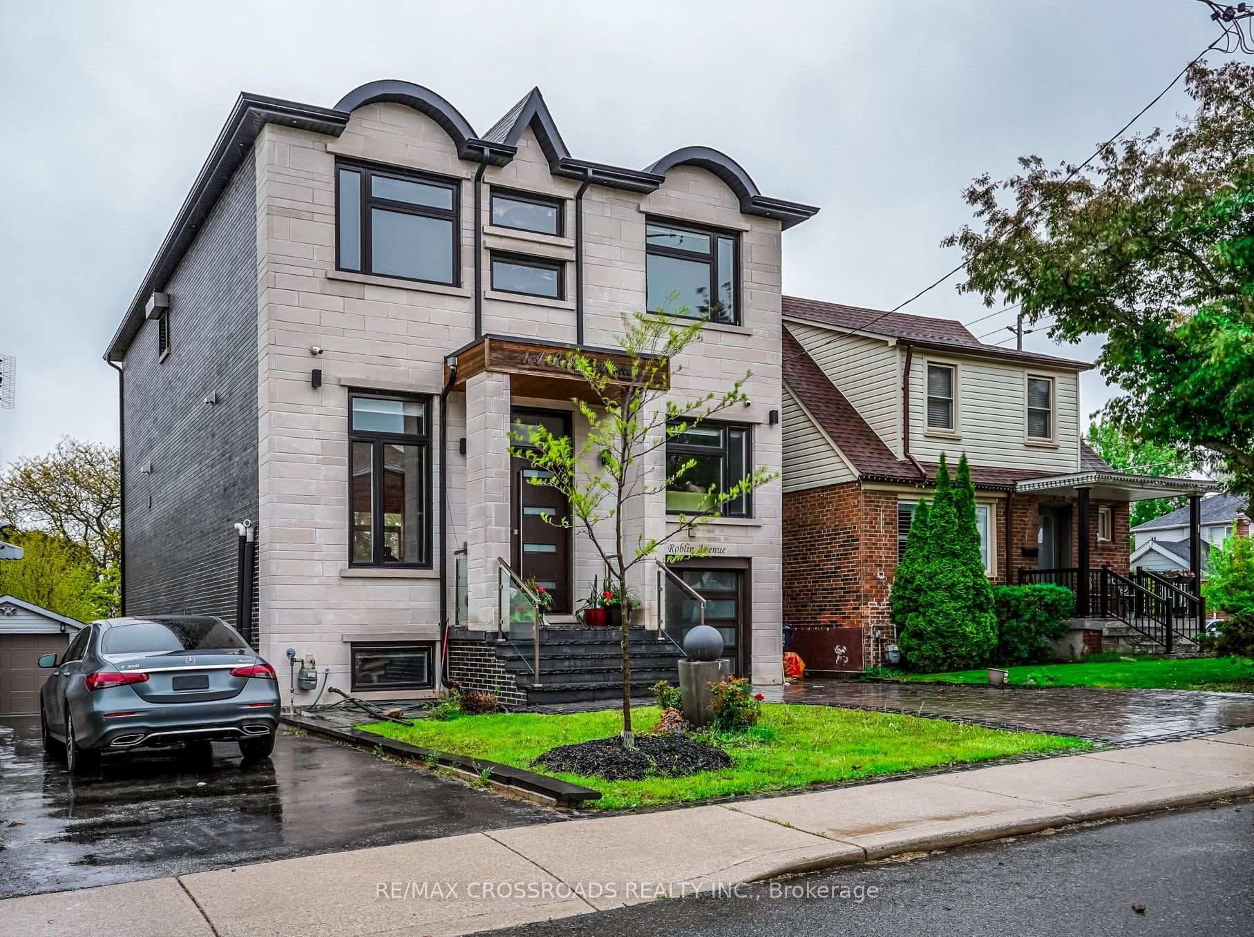 1A Roblin Avenue, Danforth / East York, ON M4C 3P7 - Photo 1
