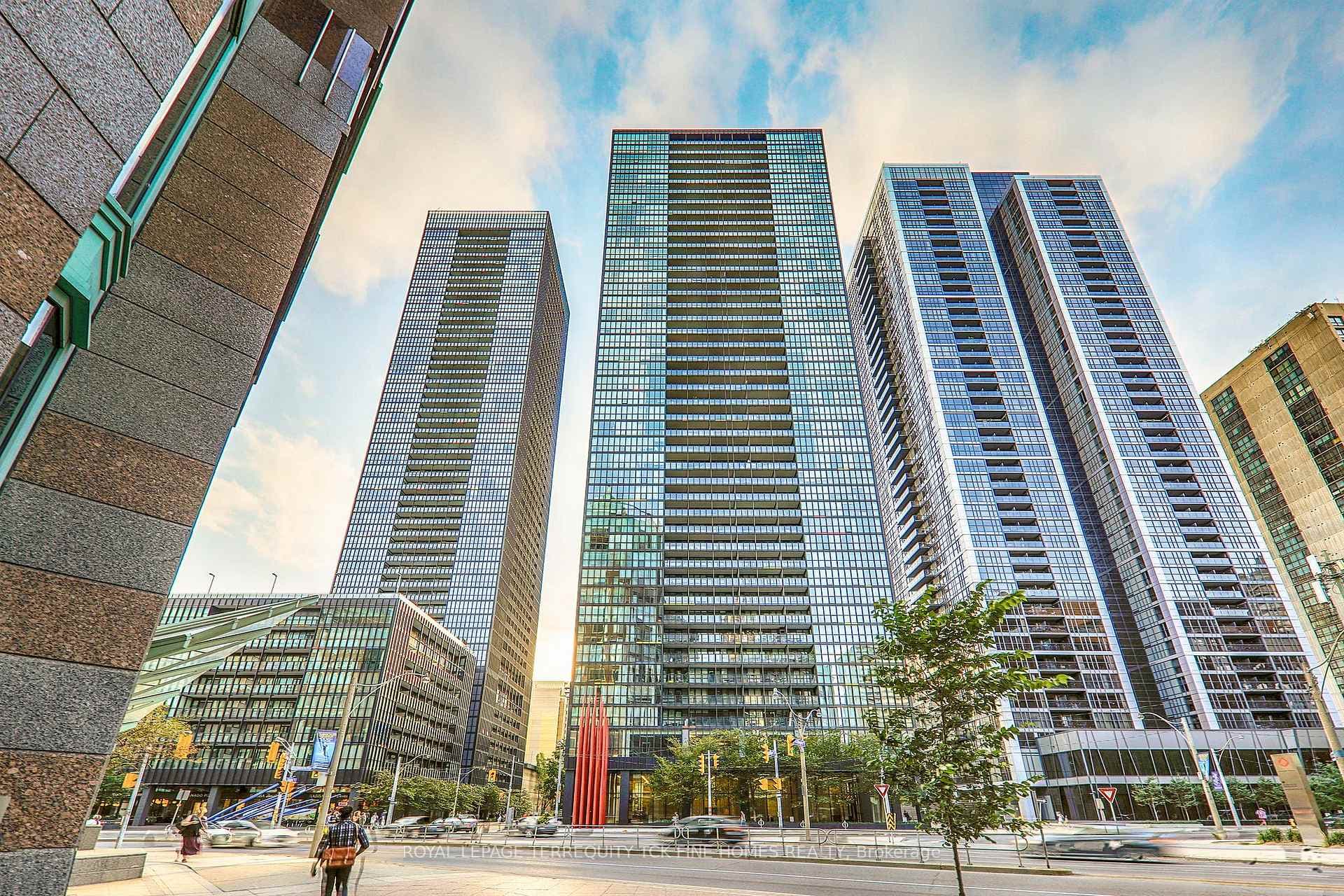 110 Charles Street Unit 706, Regent Park / Cabbagetown / St. James Town, ON M4Y 1T5 - Photo 1