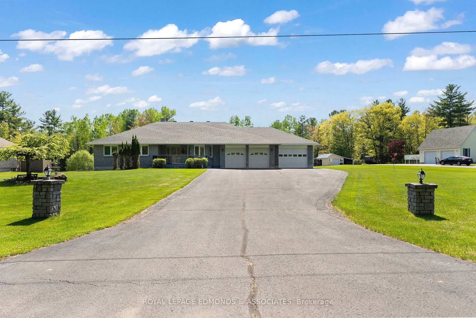 40 Blue Danube Way, Laurentian Valley, ON K8A 6W2 - Photo 1