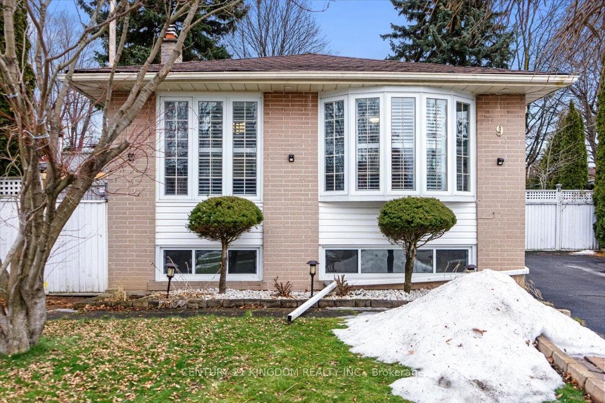 9 Durrington Crescent, Toronto E09