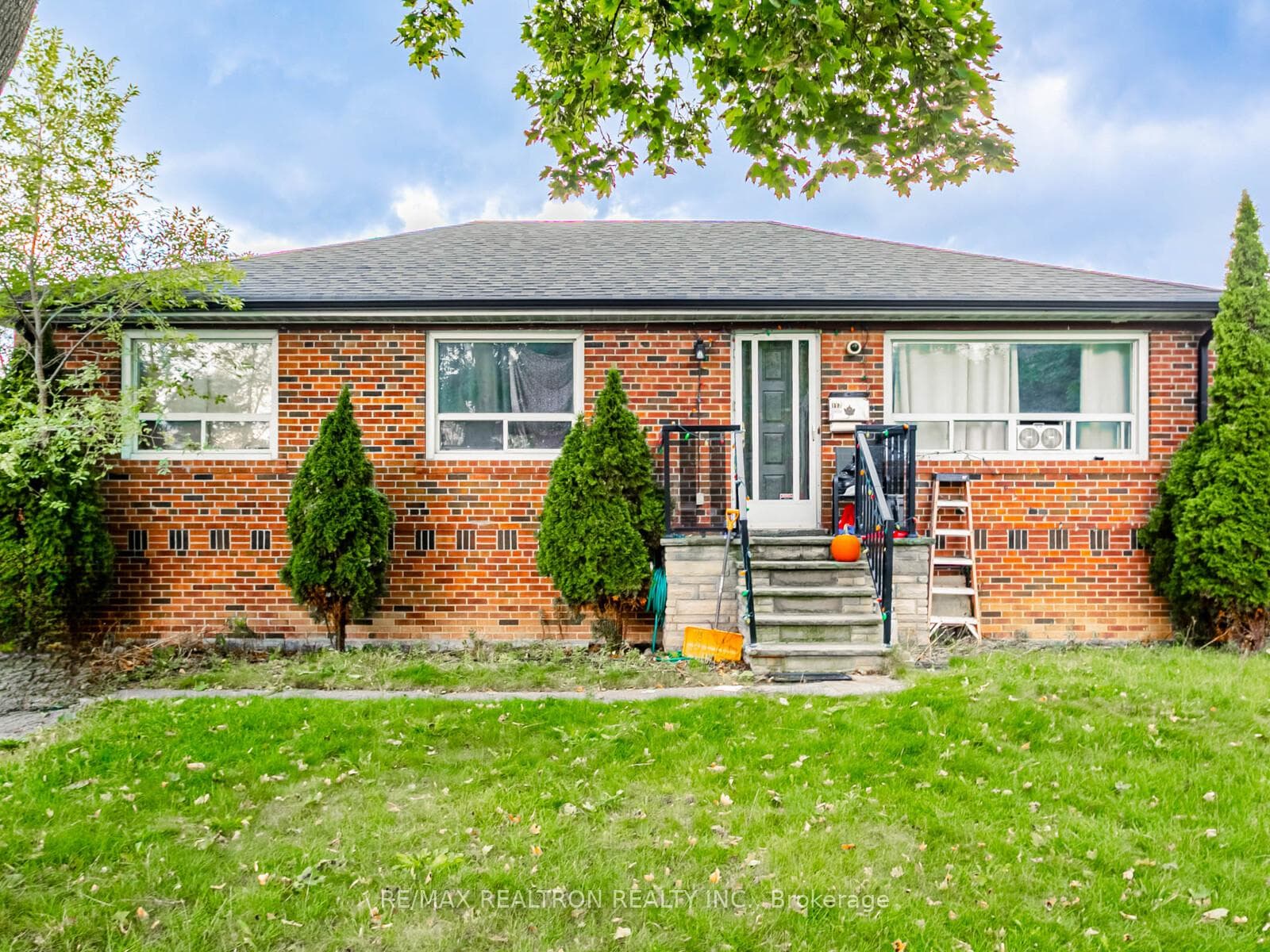 113 Hadrian Drive Unit Lower, Etobicoke (West Mall / Rexdale), ON M9W 1V8 - Photo 1
