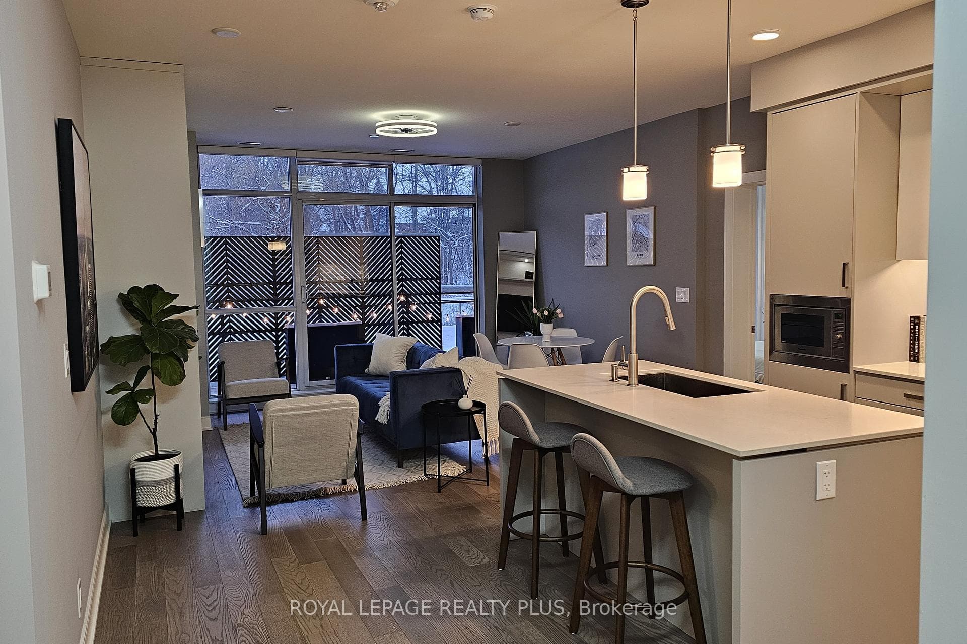1575 Lakeshore Road Unit 105, Mississauga, ON L5J 0B1 - Photo 1