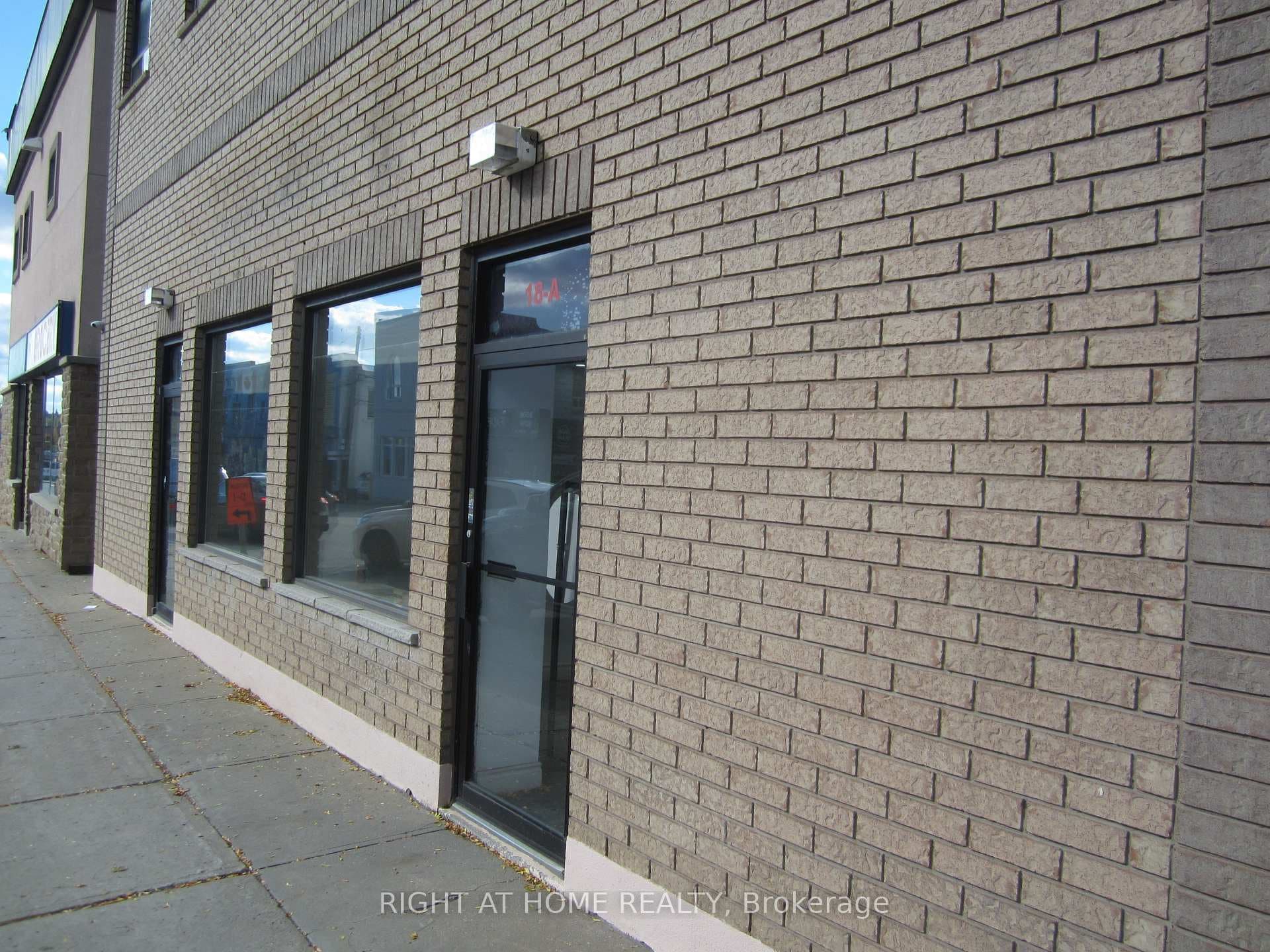18 Wellington Street Unit #A, Aurora, ON L4G 1H5 - Photo 1