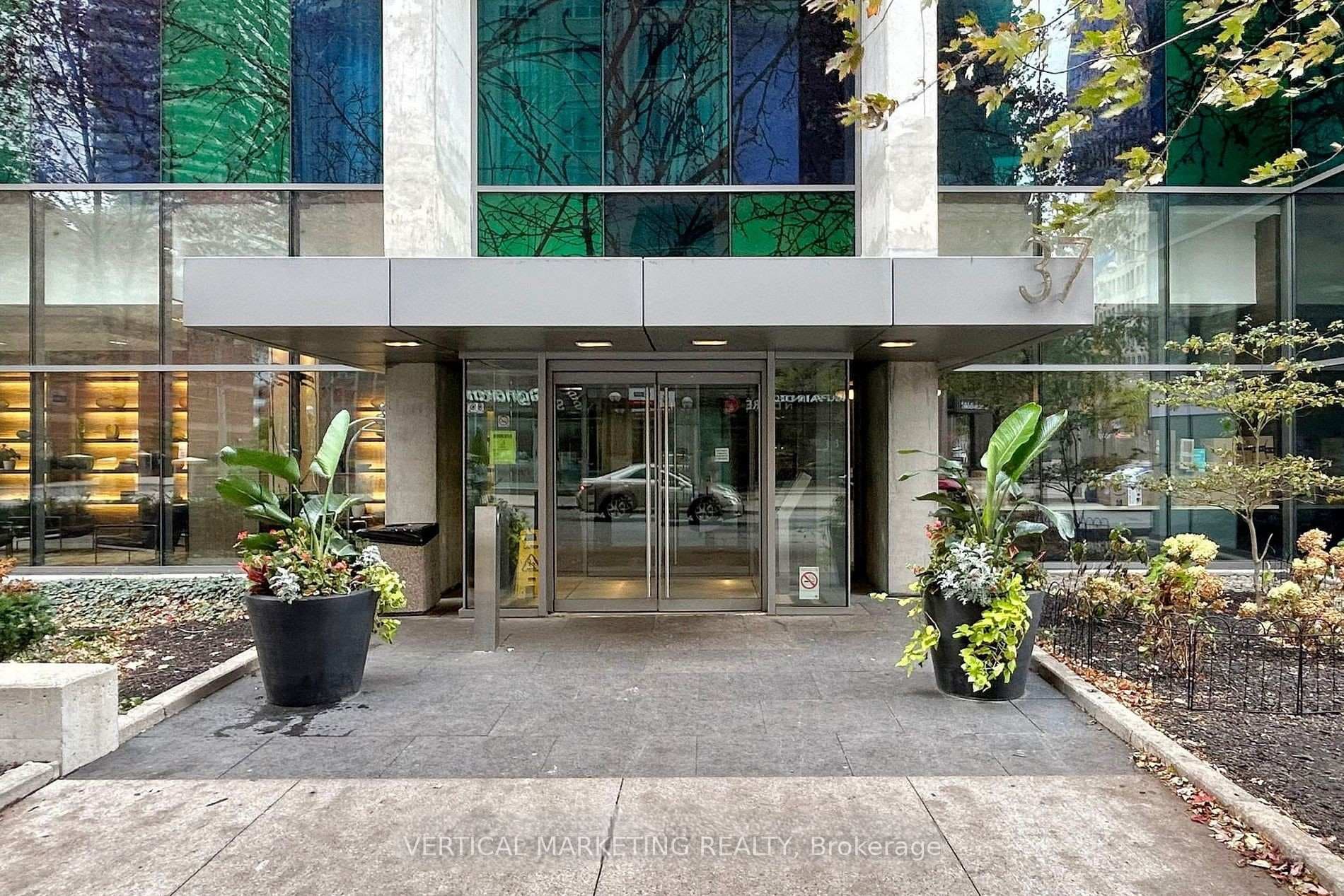 37 Grosvenor Street Unit 2010, Downtown Toronto / Waterfront, ON M4Y 3G5 - Photo 1