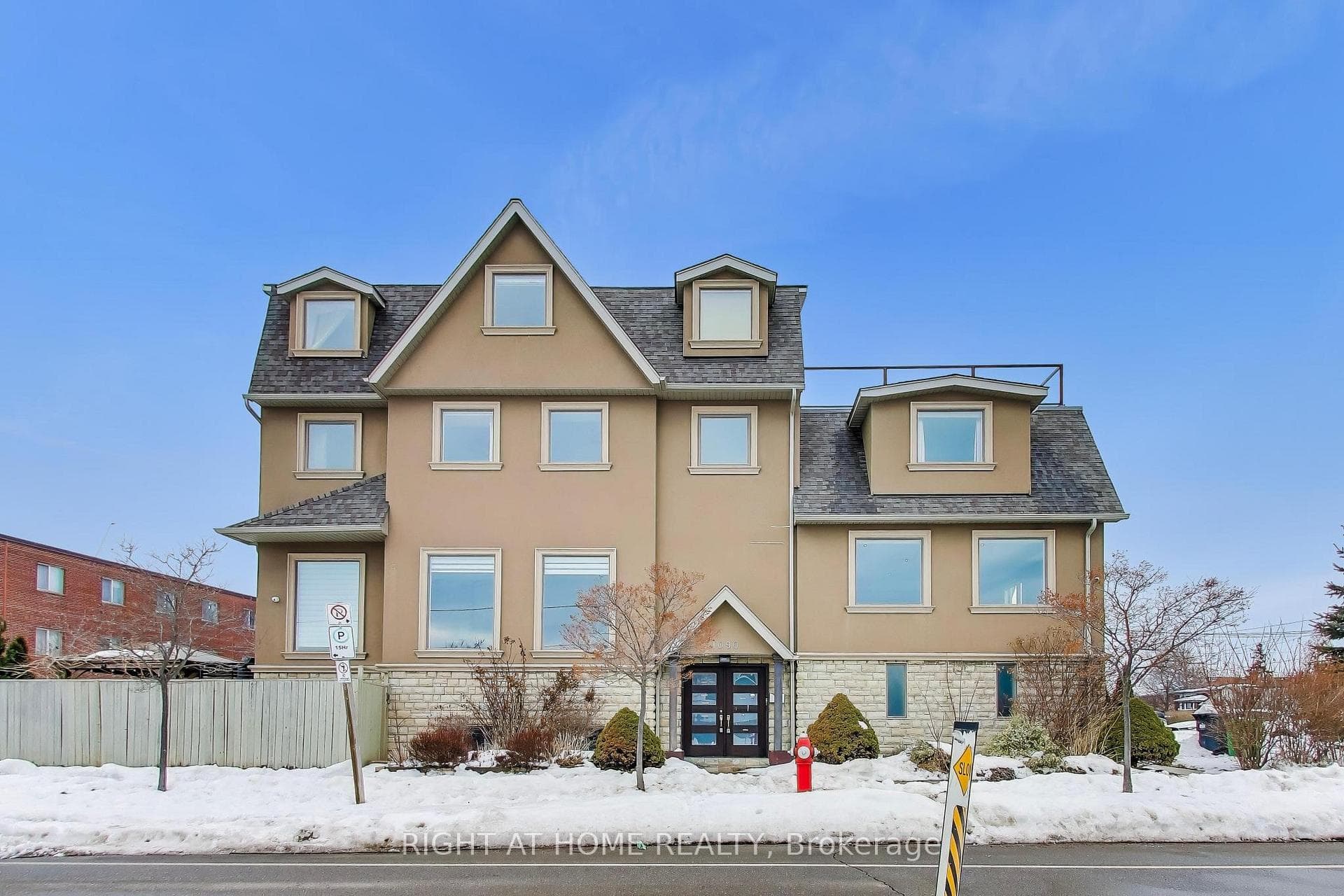 1090 Westmount Avenue, Mississauga, ON L5E 1X7 - Photo 1