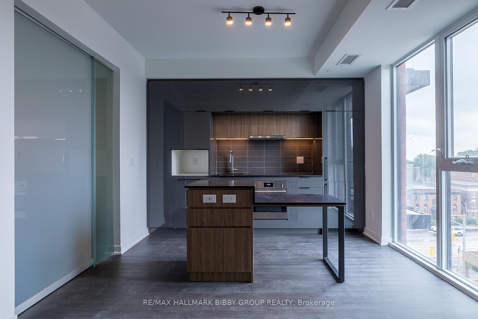 185 Alberta Avenue Unit 607, Annex / Yorkville / Summerhill, ON M6C 1C5 - Photo 1