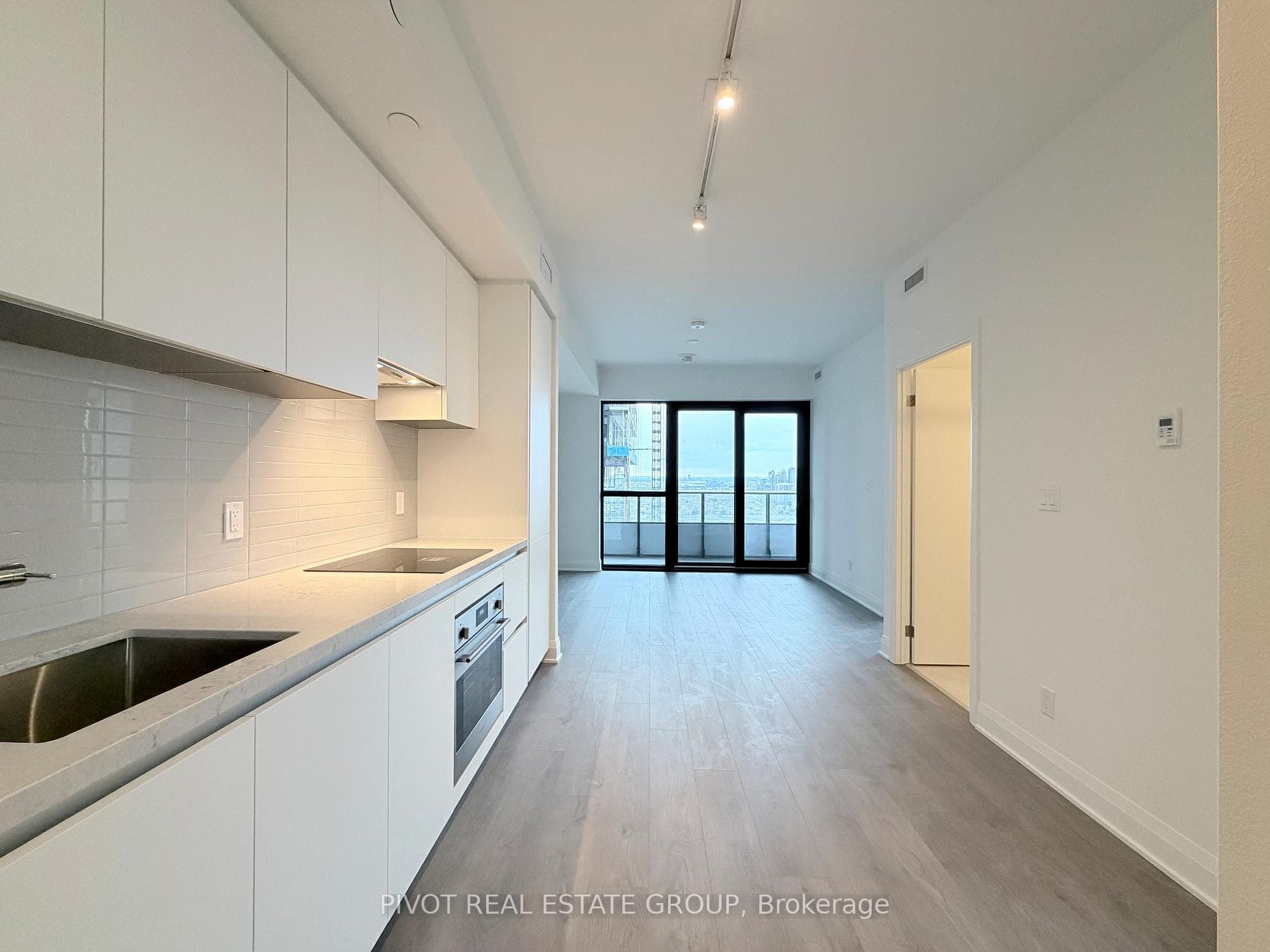 2 Erskine Road Unit 3010, Mississauga, ON L5B 0S1 - Photo 1