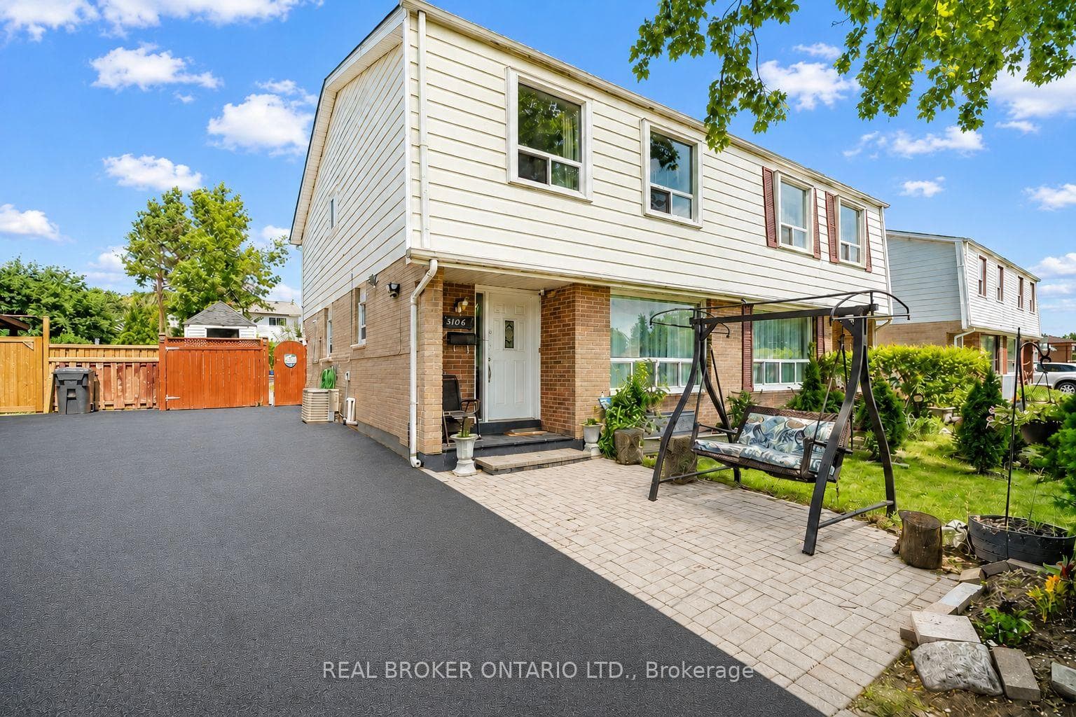 3106 Redbank Crescent, Mississauga, ON L4T 1V1 - Photo 1