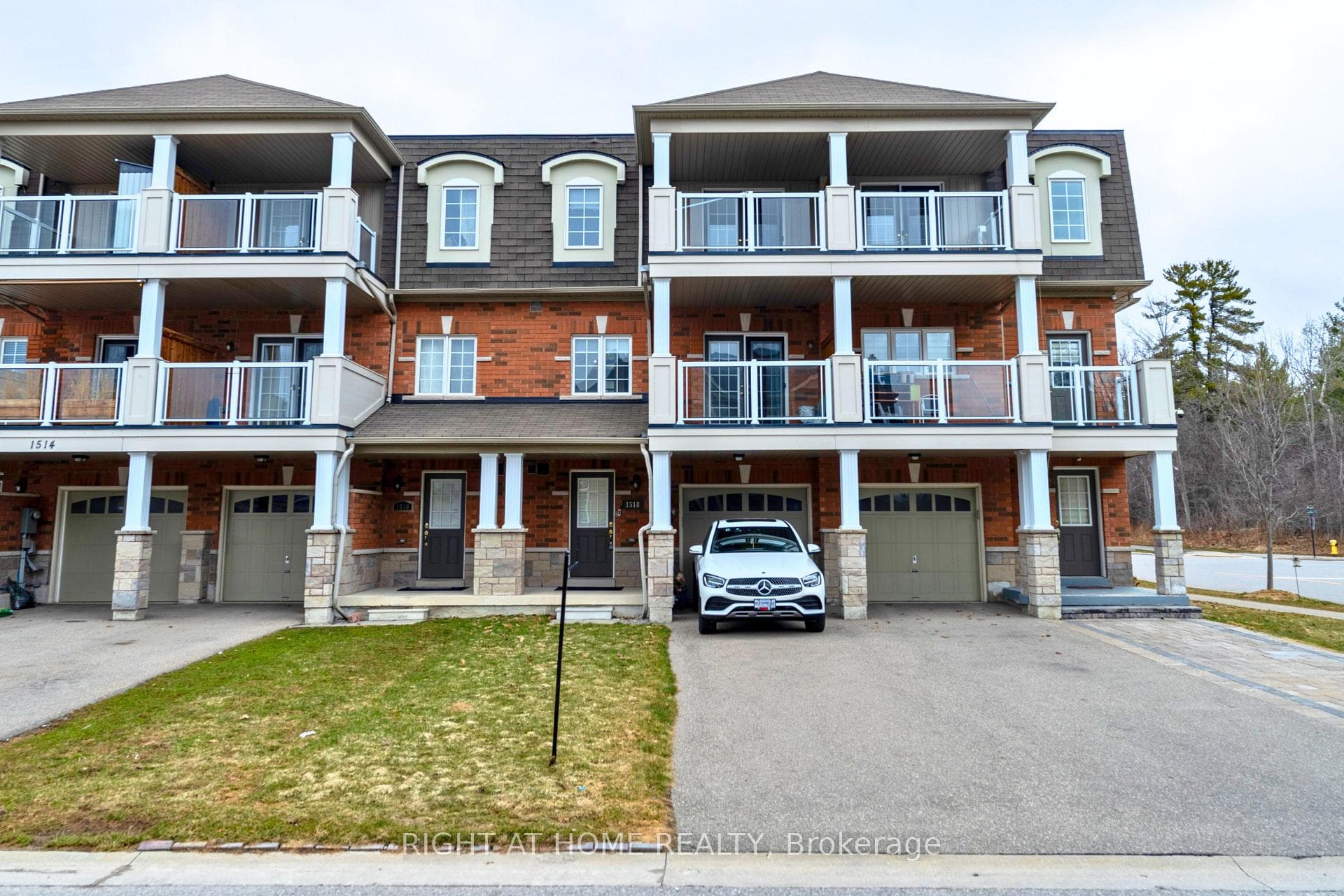 1518 Shepway Mews, Pickering, ON L1X 0C7 - Photo 1