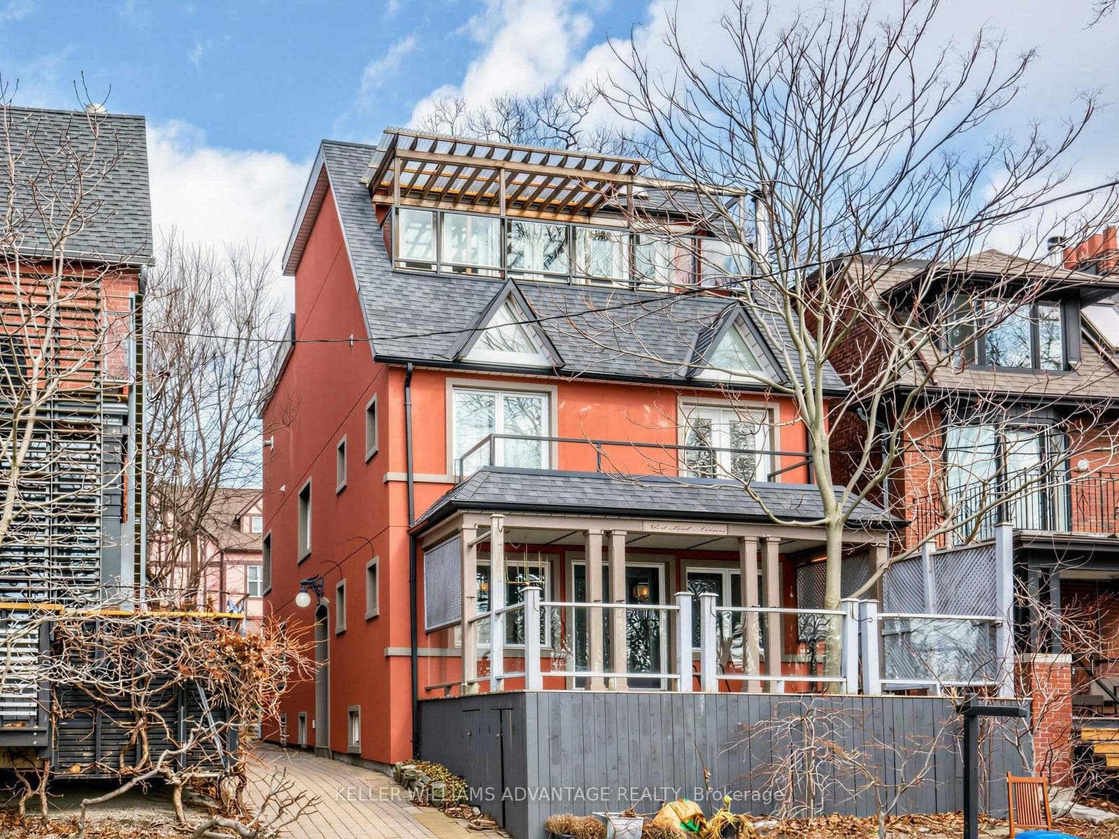 2 Park Avenue, The Beaches / Upper Beaches, ON M4E 1B6 - Photo 1