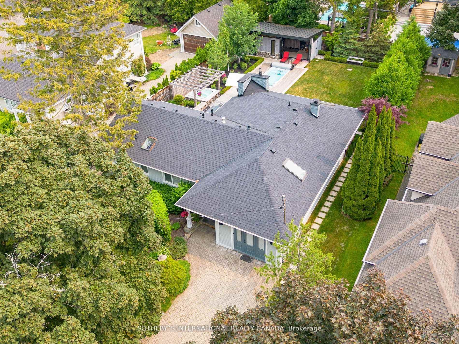 1385 Hollyrood Avenue, Mississauga, ON L5G 3J5 - Photo 1