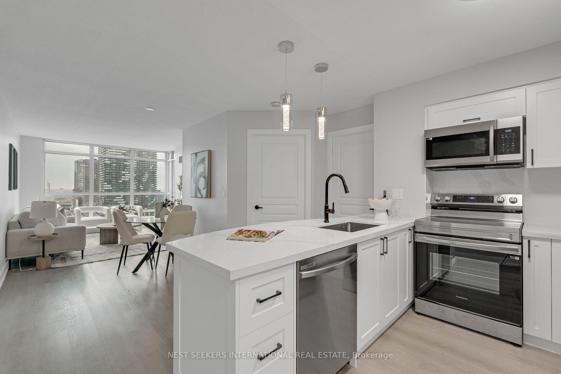 18 Yonge Street Unit 2507, Toronto C01