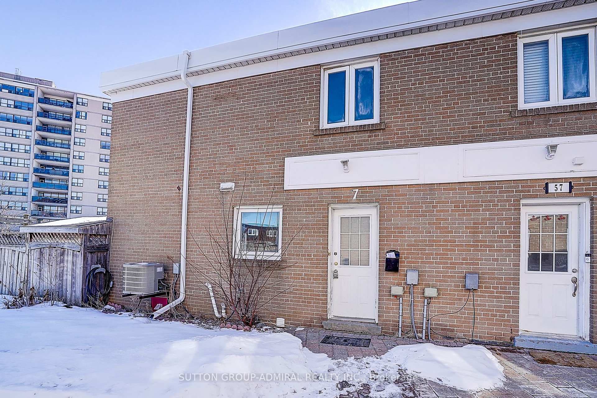 7 Town House Crescent, Brampton, ON L6W 3C5 - Photo 1
