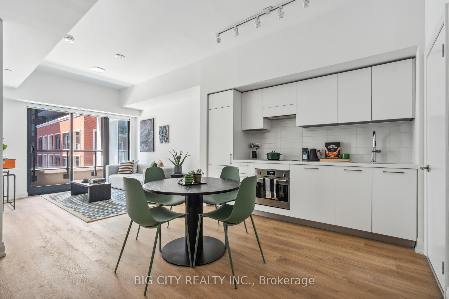 36 Brentcliffe Road Unit 306, Flemingdon Park / Don Mills, ON M4G 0E1 - Photo 1