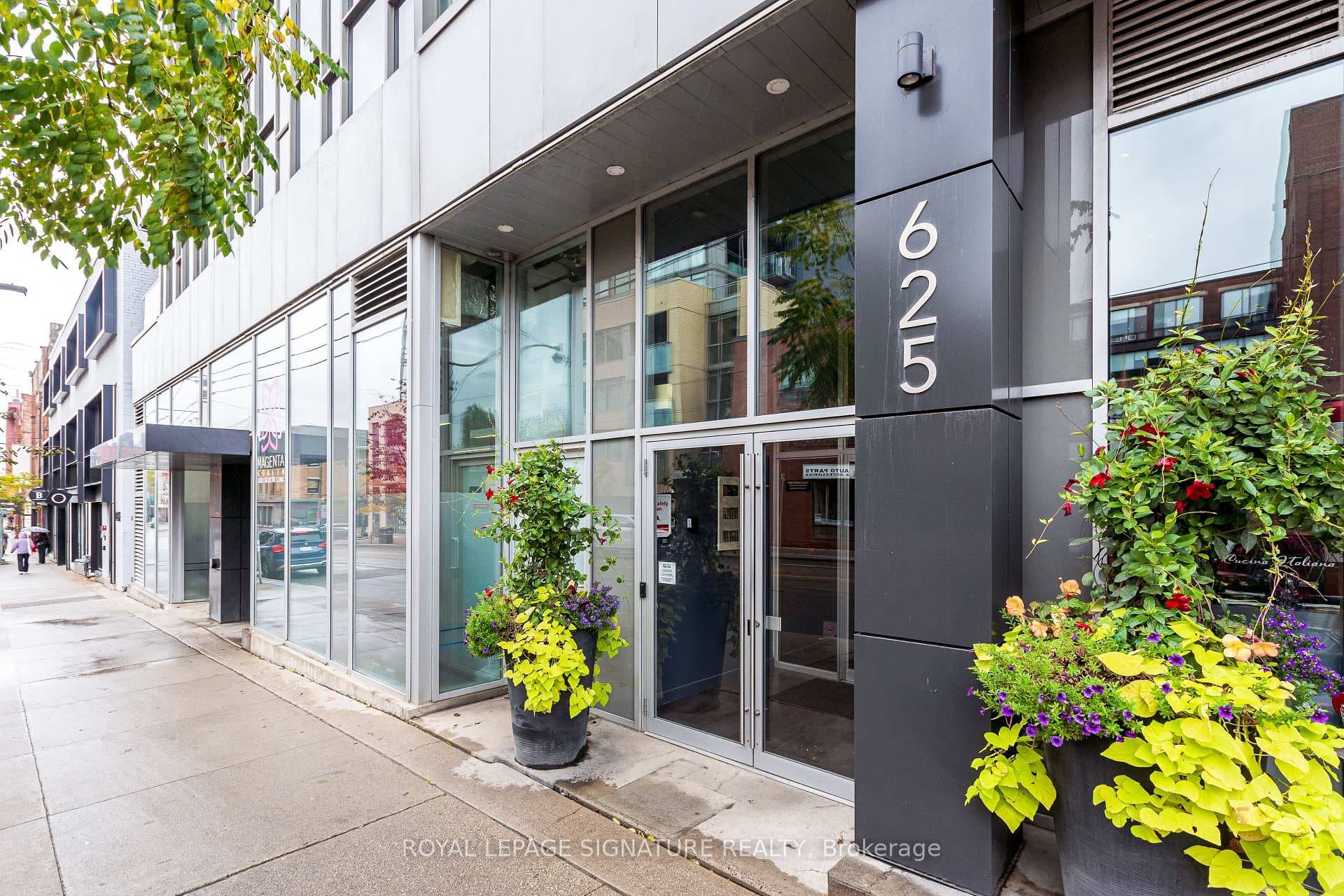 625 Queen Street Unit 211, Riverdale / Leslieville, ON M4M 1G7 - Photo 1