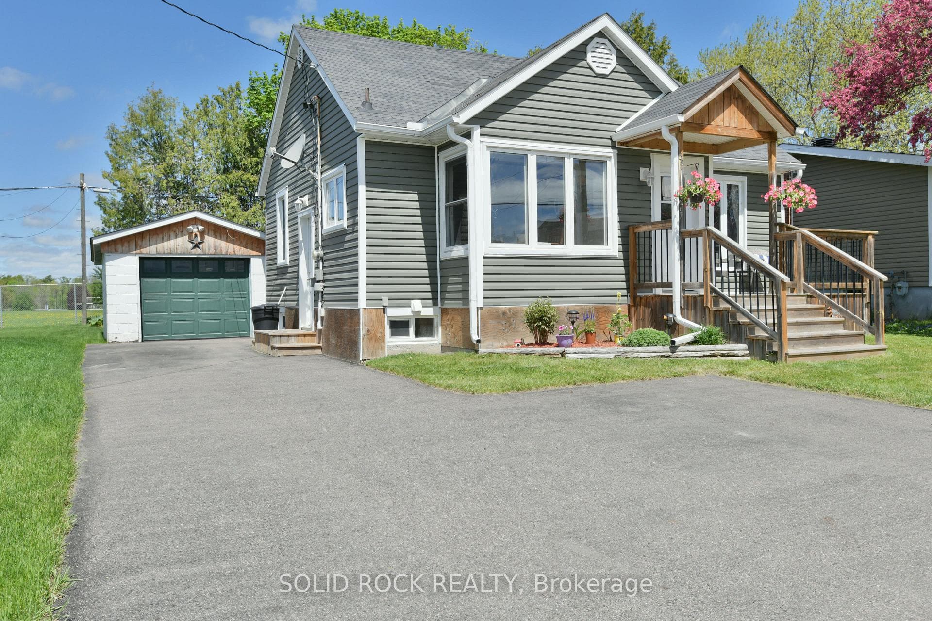 58 Barnet Boulevard, Renfrew