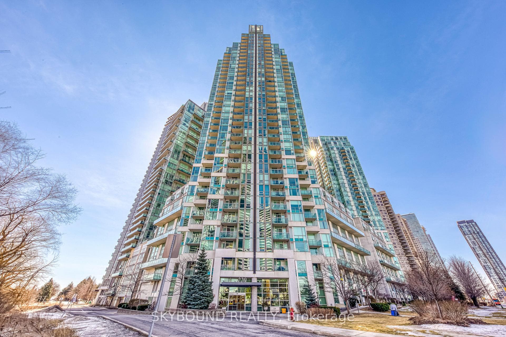 220 Burnhamthorpe Road Unit 604, Mississauga, ON L5B 4N4 - Photo 1