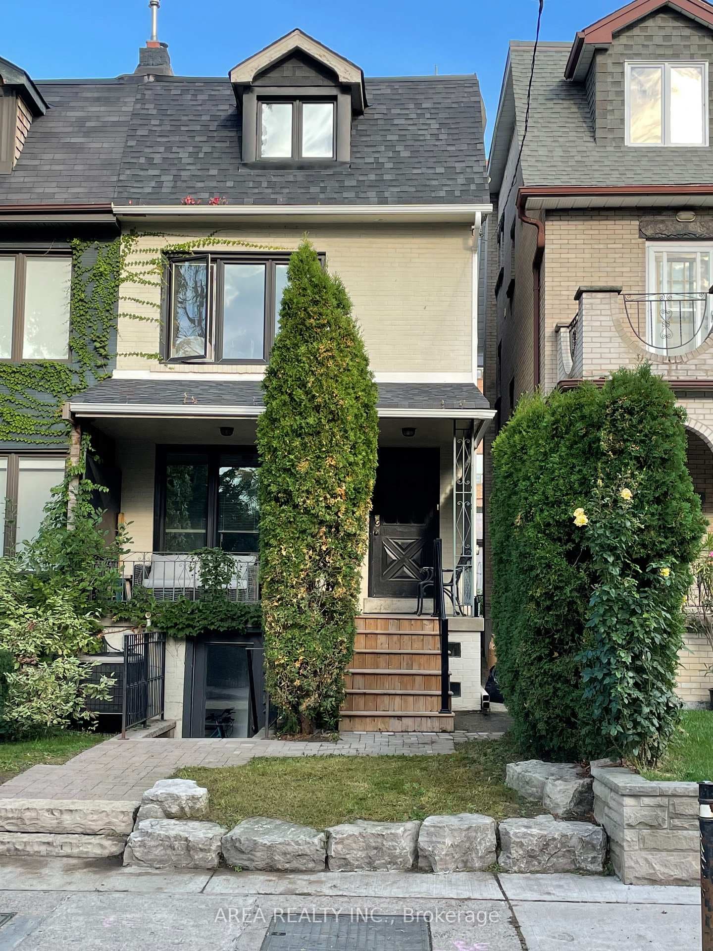 163 Grace Street Unit Main, Downtown Toronto / Waterfront, ON M6G 3A7 - Photo 1