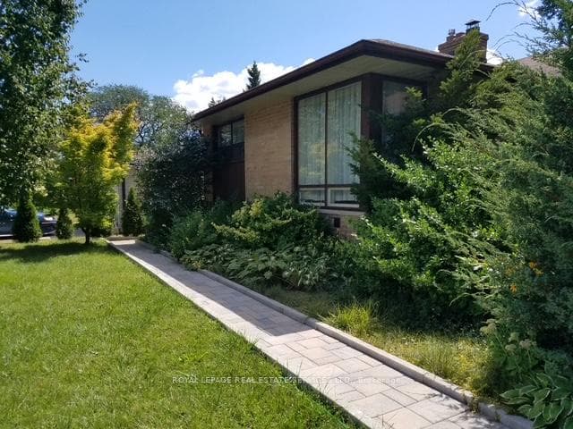 2100 Lorelei Road Unit Basement, Mississauga, ON L5A 1C3 - Photo 1