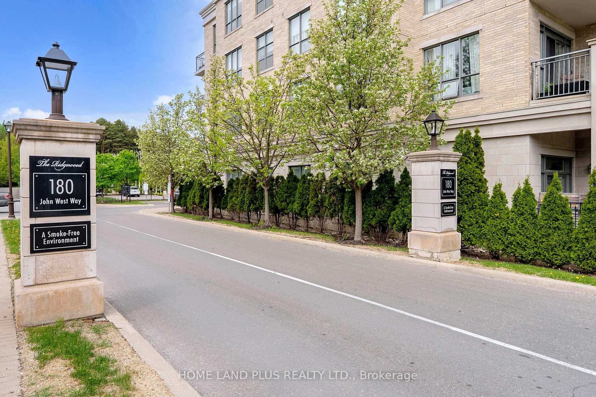 180 John West Way Unit 422, Aurora, ON L4G 0R3 - Photo 1