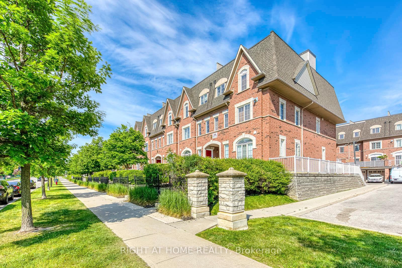 605 Shoreline Drive Unit 8, Mississauga, ON L5B 4K3 - Photo 1