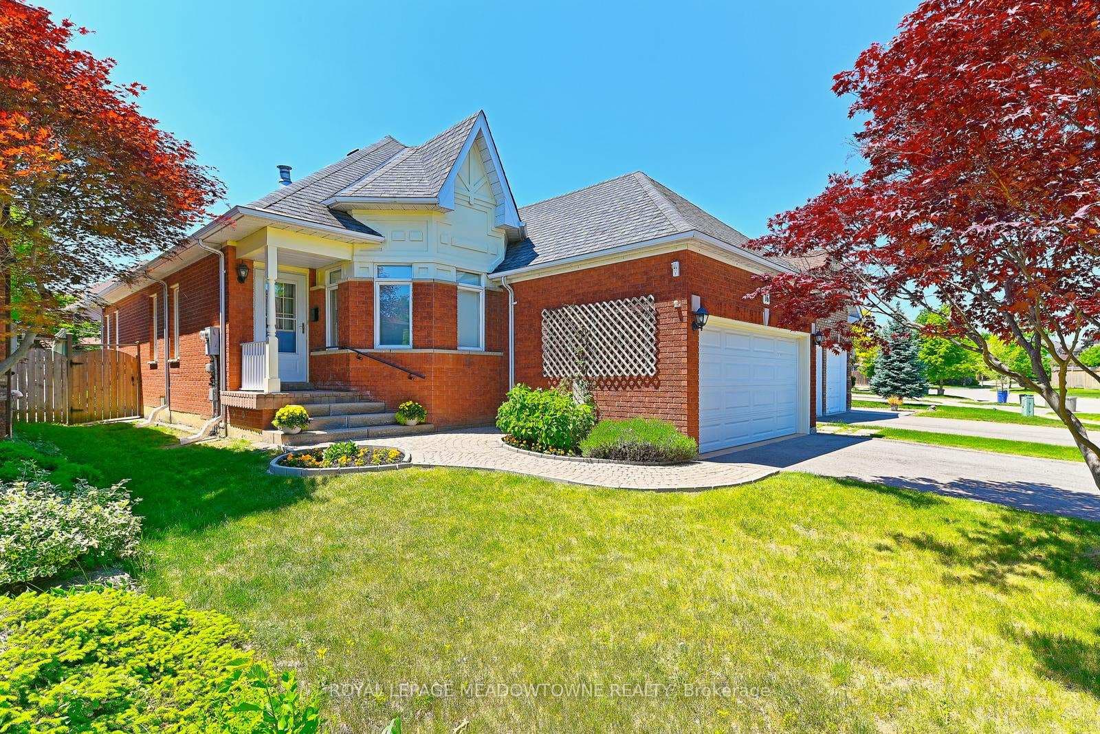 16 Harrop Avenue, Halton Hills, ON L7G 5R2 - Photo 1
