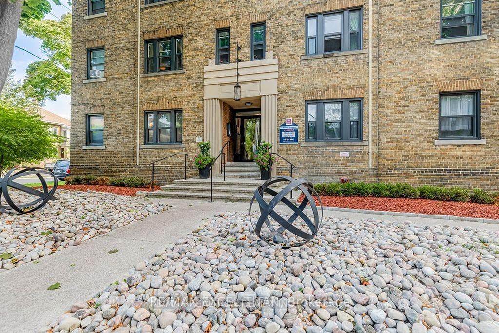 8 Mallory Gardens Unit 23, Annex / Yorkville / Summerhill, ON M4V 2A6 - Photo 1